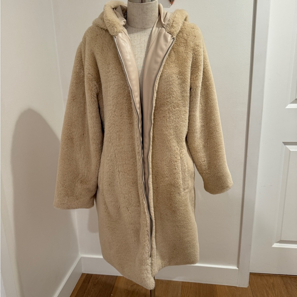Zara faux fur soft creme jacket size medium. Runs big